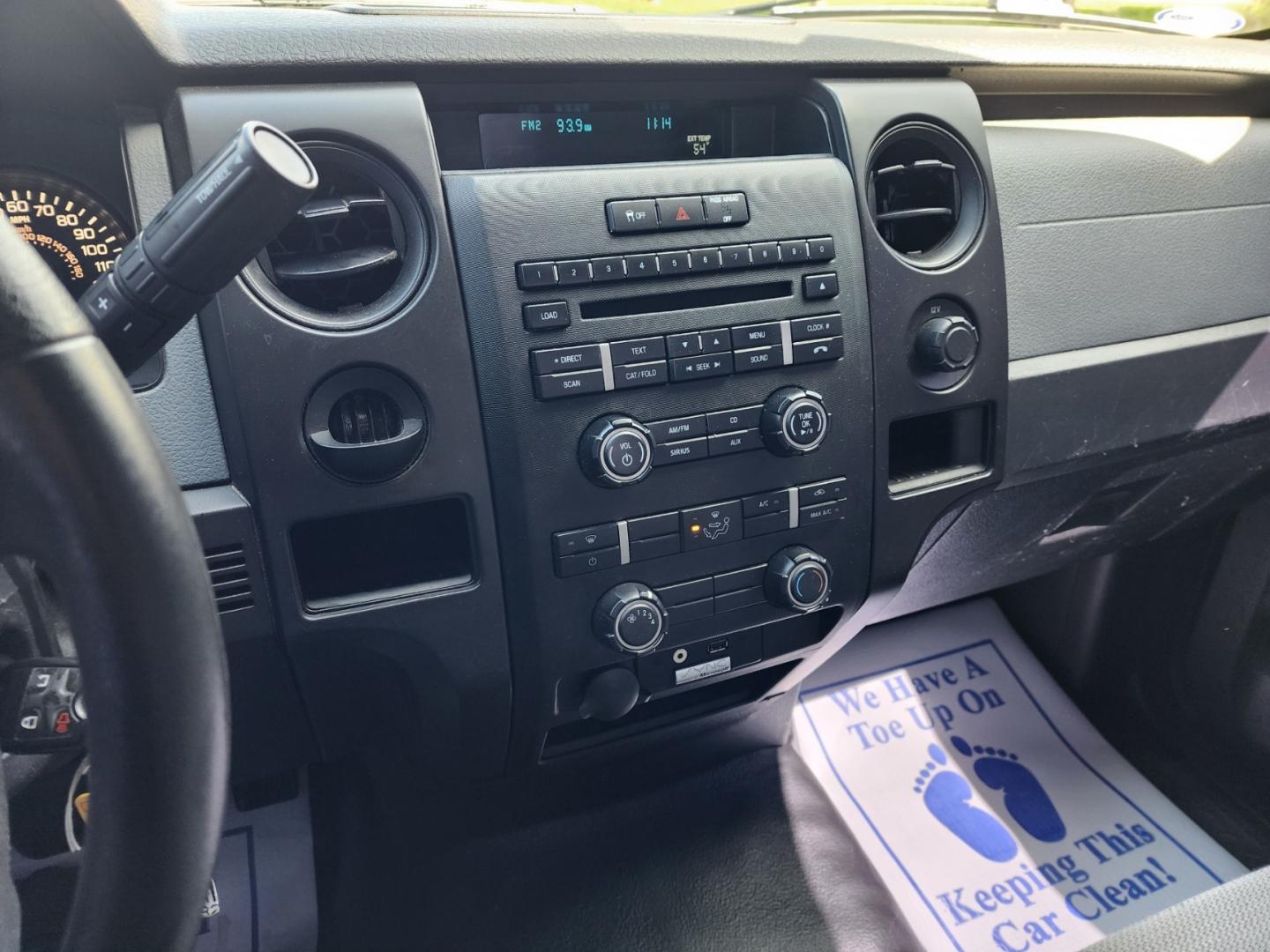 2014 BLACK /Gray Ford F-150 XL 6.5-ft. Bed 2WD (1FTMF1CM0EK) with an 3.7L V6 DOHC 24V engine, 6-Speed Automatic transmission, located at 1221 Madison St., Shelbyville, TN, 37160, (931) 680-9439, 0.000000, 0.000000 - Photo#3